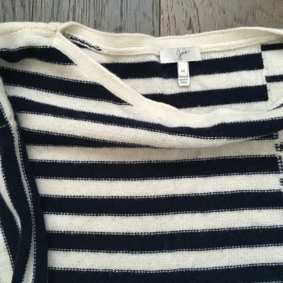 Joie sweater size M like new - Picture 3 of 4